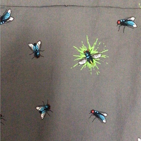 Mens gray  short sleeve button down in a size S. - Picture 3 of 4